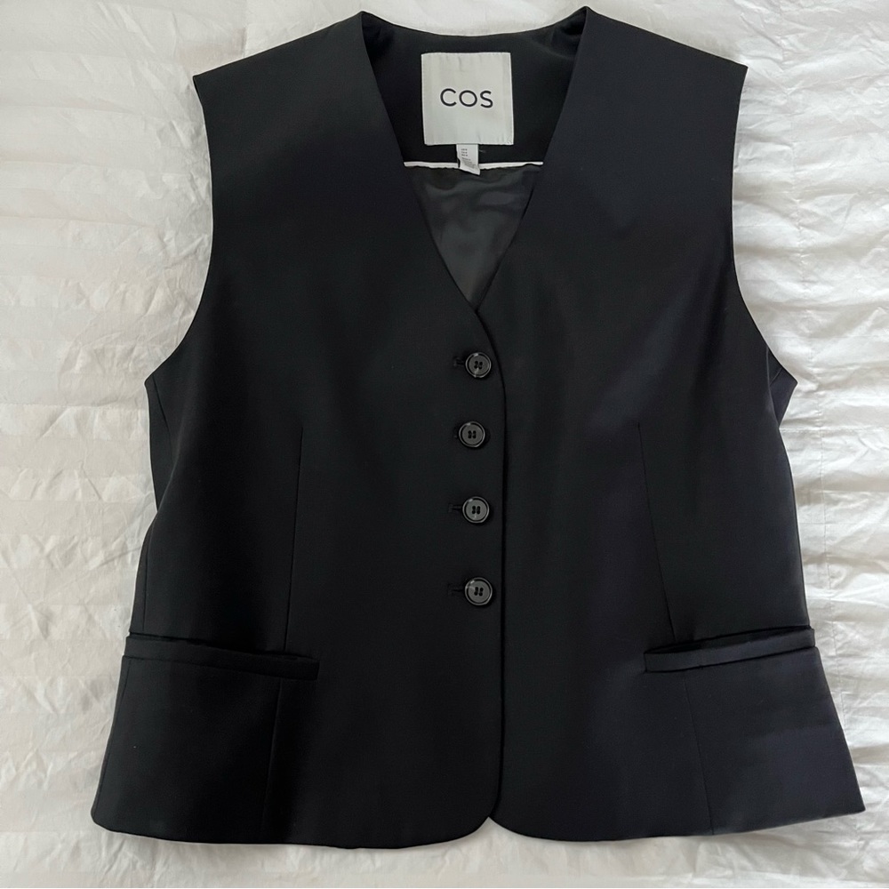 COS | Cropped Single-Breasted Waistcoat - Picture 13 of 15